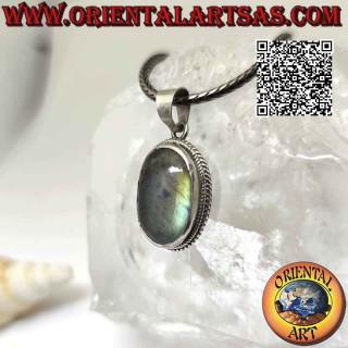 Colgante de plata con cabujón ovalado de labradorita rodeado de doble tejido y banda lisa