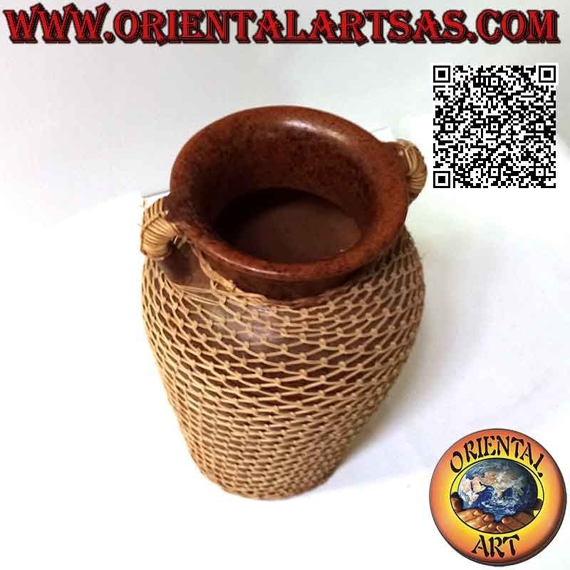 Traditionelle Lombok-Vase mit zwei Henkeln aus Terrakotta und handgeflochtenem Weidendraht (25 cm und 20 cm ø)