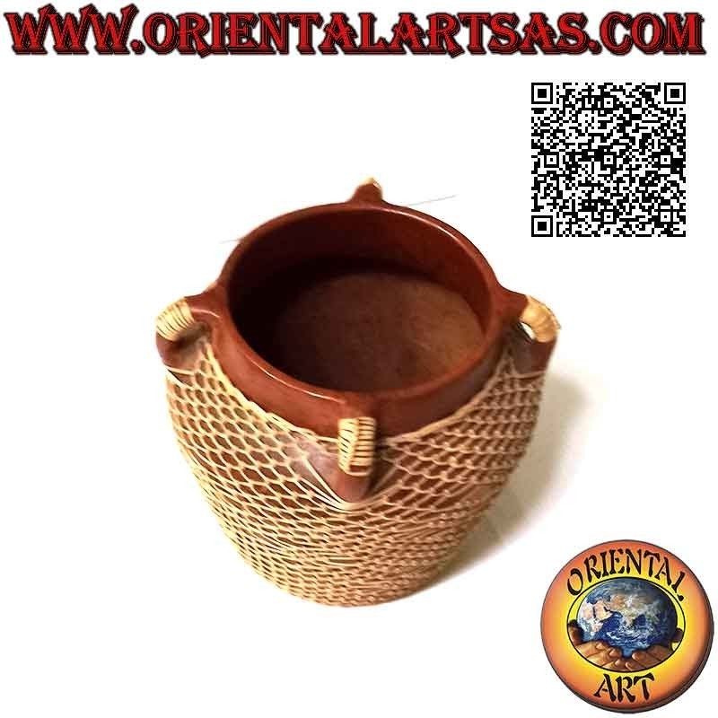 Vase traditionnel de Lombok à quatre anses en terre cuite et fil d'osier tressé à la main (20 cm et 20 cm ø)