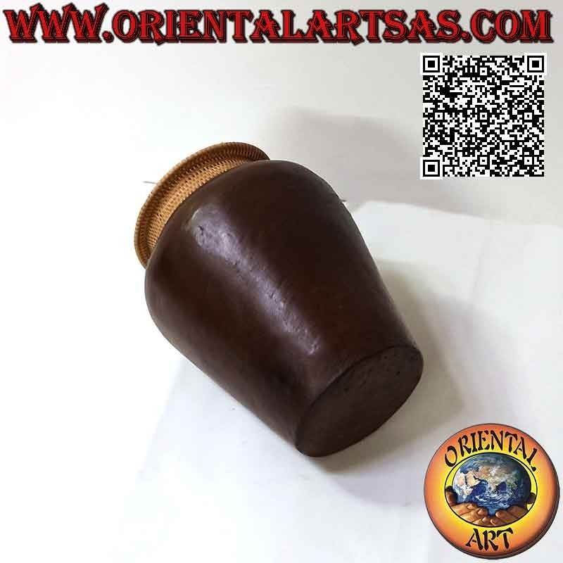 Jarrón Lombok tradicional en terracota oscura con boca de mimbre tejida a mano (20 cm y 15 cm ø)