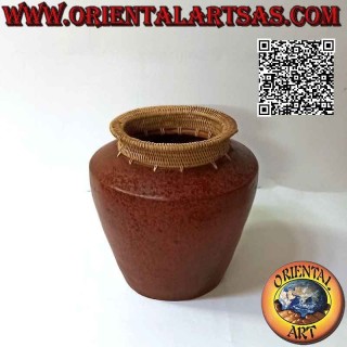 Vase traditionnel de Lombok en terre cuite claire avec embouchure en osier tressé à la main (25 cm et 24 cm ø)