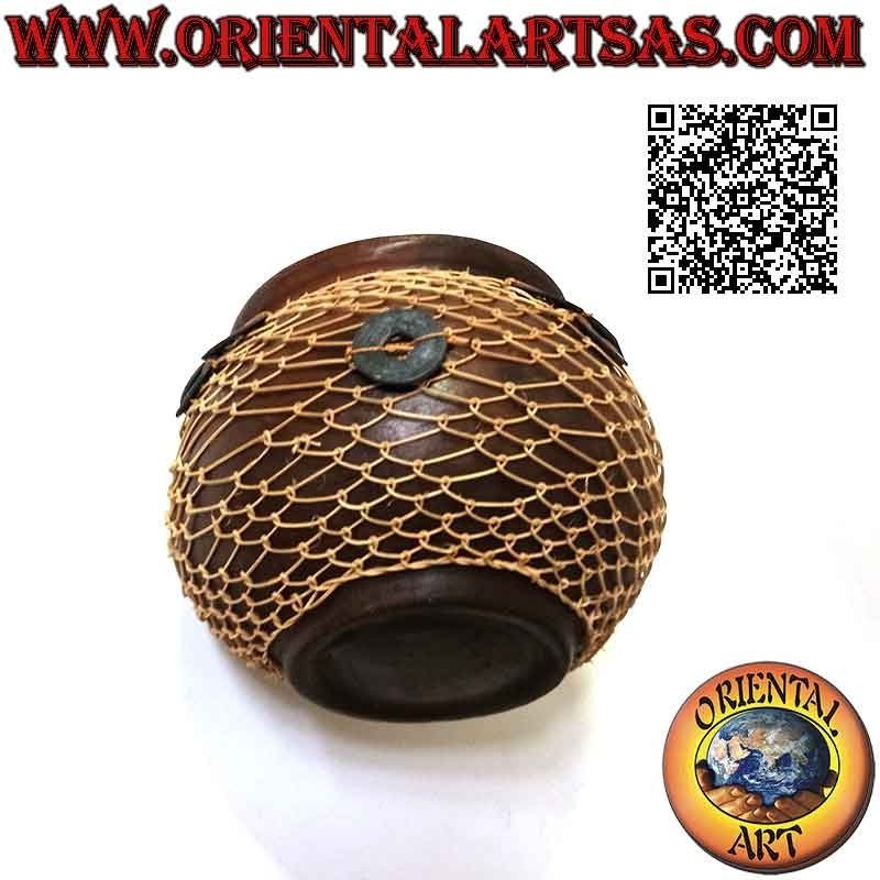 Vaso in terracotta, filo di midollino intrecciato e antiche monete cinesi portafortuna, fatto a mano (12 cm e 15 cm ø)