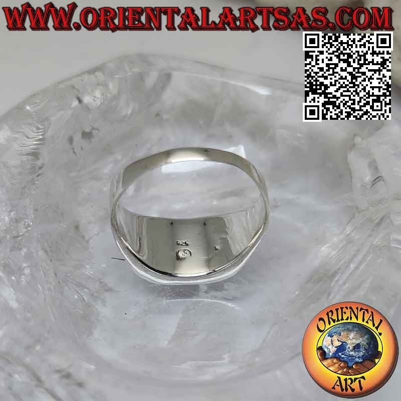 Bague en argent avec cornaline carrée et gravures à trois lignes sur les côtés