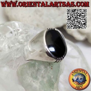 Anello in argento con onice ovale e tre linee incise sopra e sotto