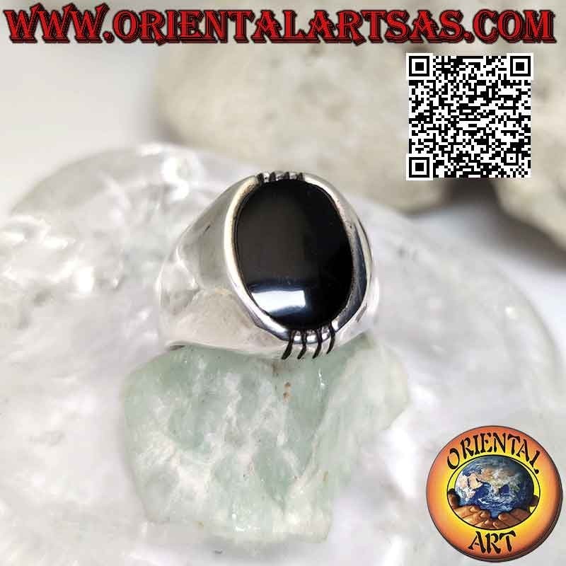 Silberring mit ovalem Onyx und drei eingravierten Linien oben und unten