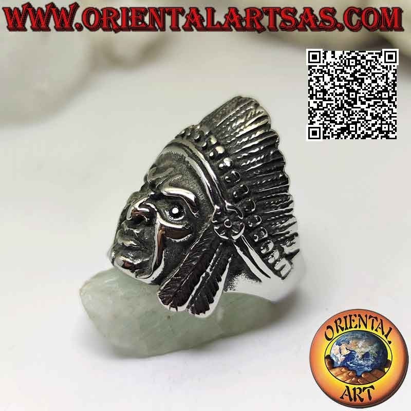 Anillo de cabeza de acero quirúrgico (316L) de un luchador indio nativo americano con tocado de plumas