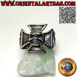 Anello in acciaio chirurgico (316L), croce patente o croce di ferro con teschio centrale e stemmi sui lati