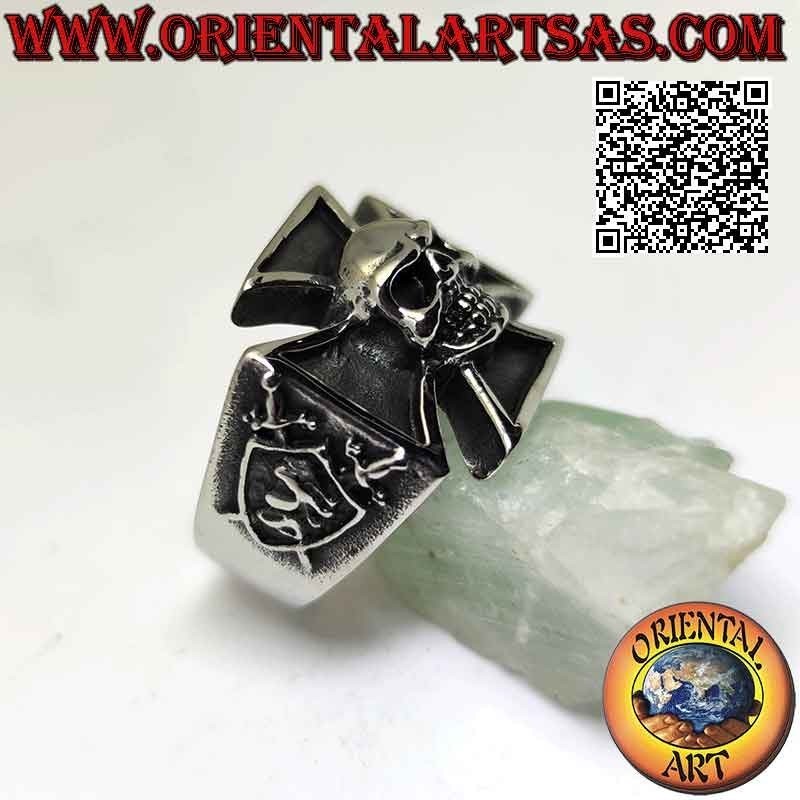 Anello in acciaio chirurgico (316L), croce patente o croce di ferro con teschio centrale e stemmi sui lati