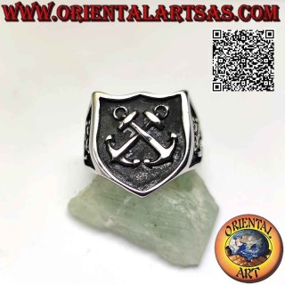Anello in acciaio chirurgico (316L), àncora in bassorilievo nello stemma centrale e sui lati