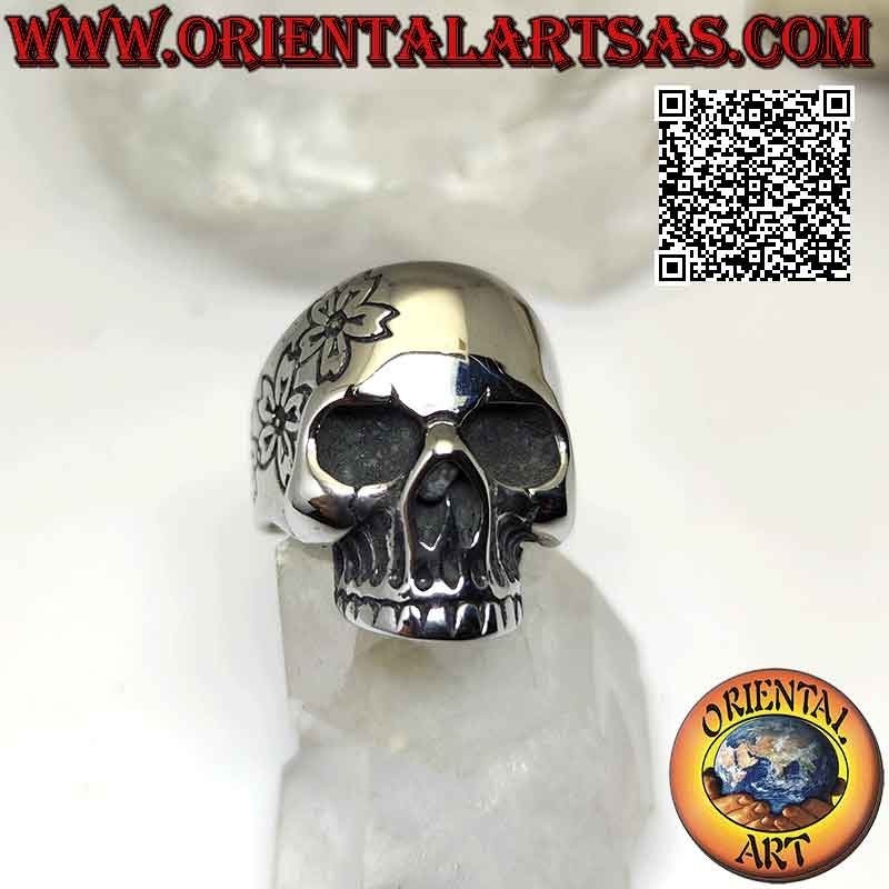 Anello in acciaio chirurgico (316L), teschio messicano "calanca" liscio con decorazione floreale incisa su un lato