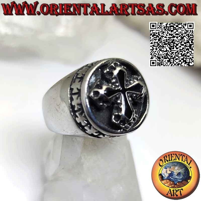 Anello in acciaio chirurgico (316L), croce centrale nera in rilievo contornata da piccole croci greche