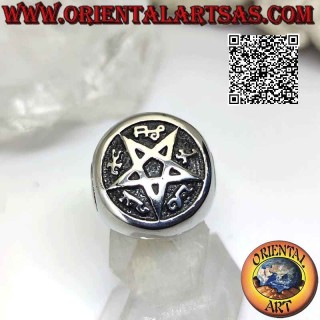 Bague en acier chirurgical (316L), pentacle en bas-relief dans le blason central et sur les côtés