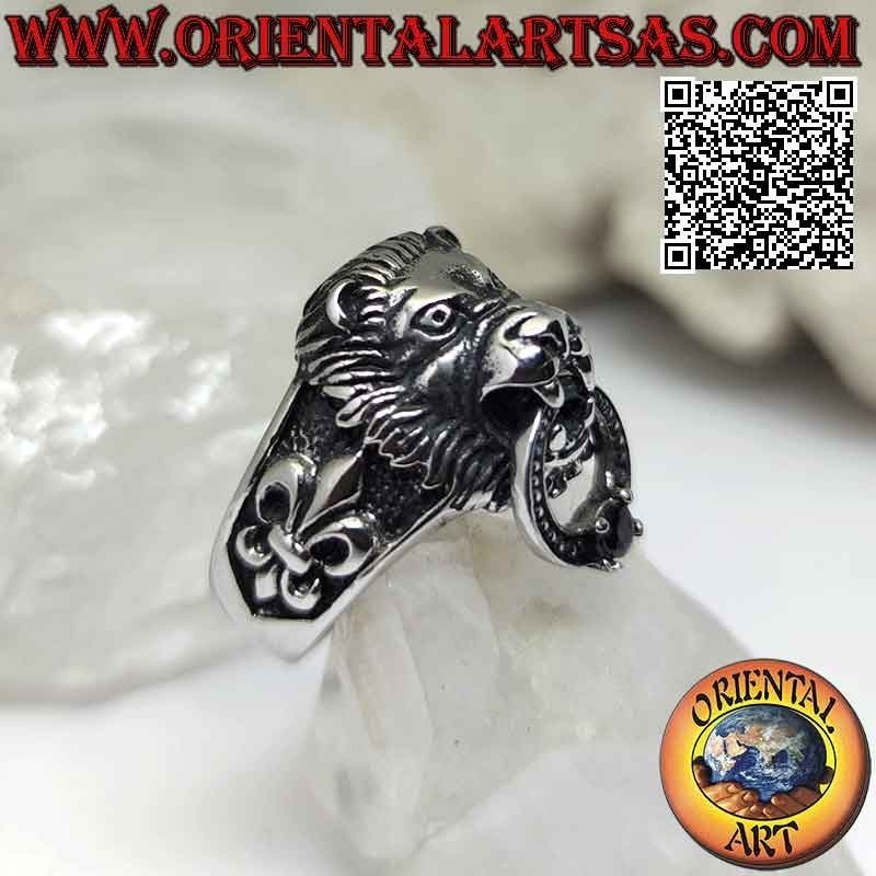 Ring aus Chirurgenstahl (316L), Löwengreifkreis mit gefasstem Granat und Lilie an den Seiten