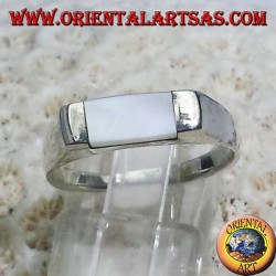 Anillo de plata con nácar