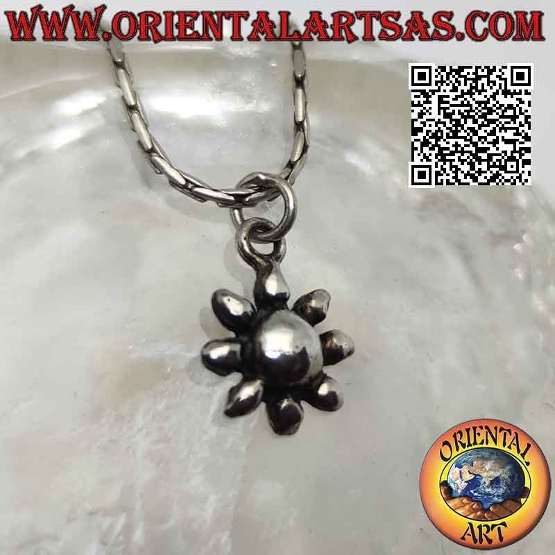 Smooth silver pendant in the shape of a sun or small flower