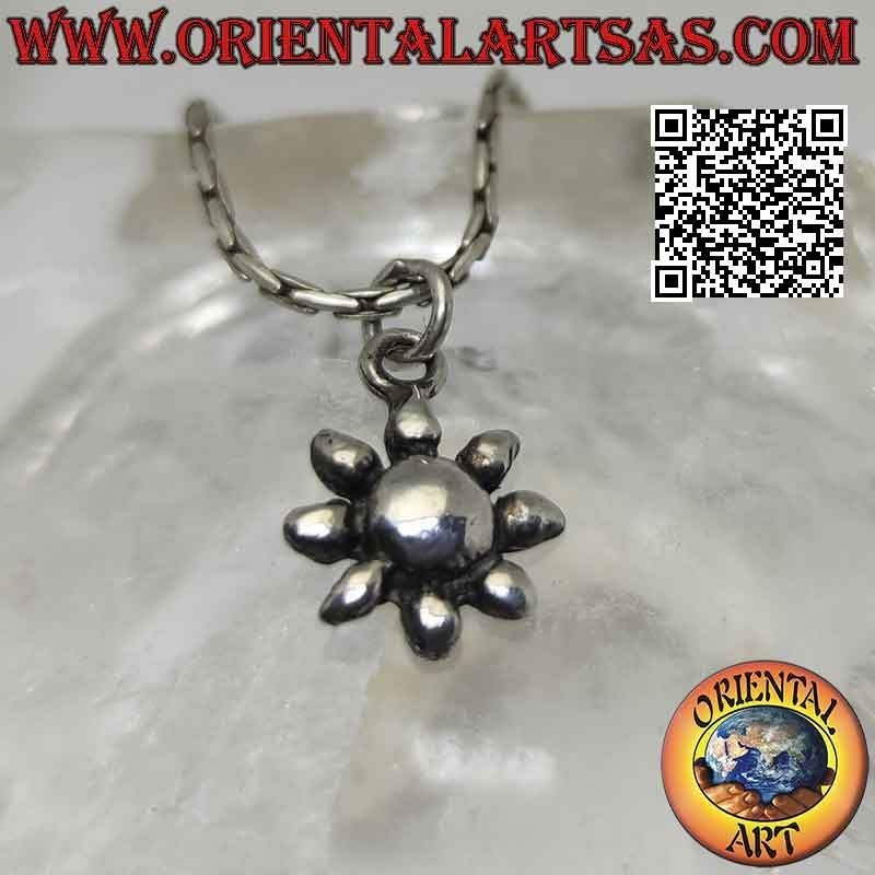 Smooth silver pendant in the shape of a sun or small flower