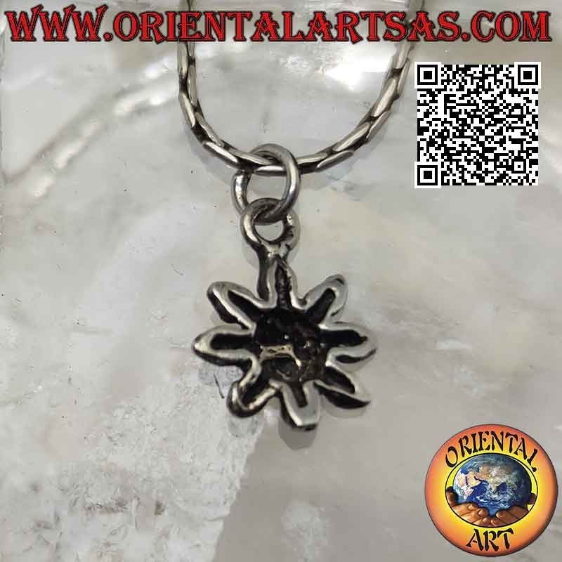 Pendentif en argent lisse en forme de soleil ou de petite fleur