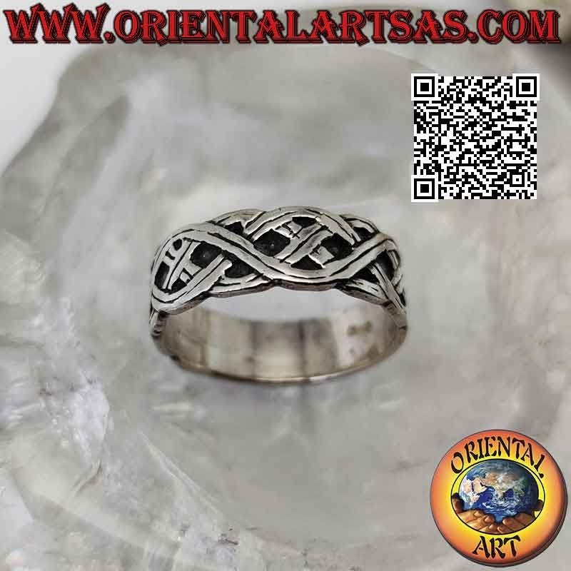 Anillo de plata con banda trabajada, entrelazamiento celta infinito