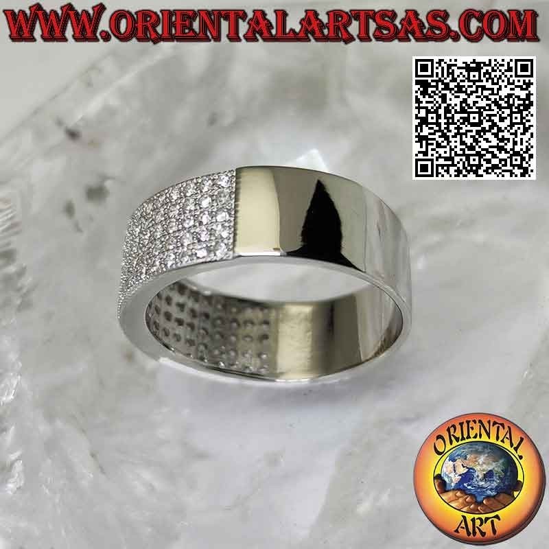 Bague en argent avec anneau plat semi-clouté de zircons blancs (8 mm)