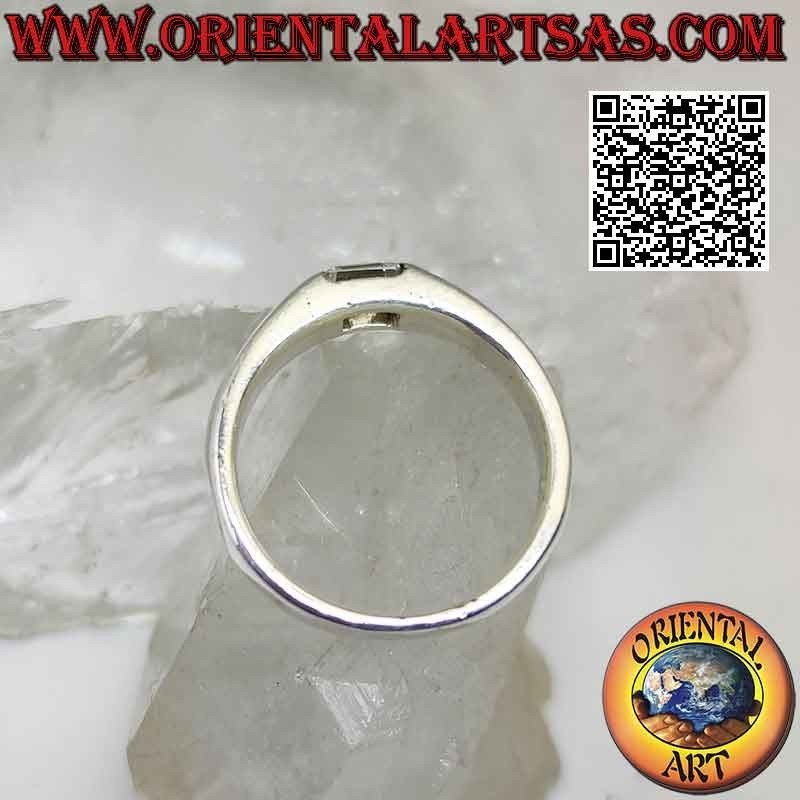 Anello in argento solitario liscio con zircone bianco quadrato incastonato nella giunzione della fedina