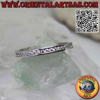 Anillo de plata con banda "Eternity" tachonada de circonitas blancas (2 mm)