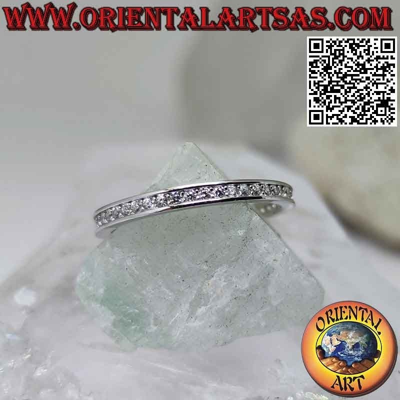 Bague en argent avec bande "Eternity" sertie de zircons blancs (2 mm)