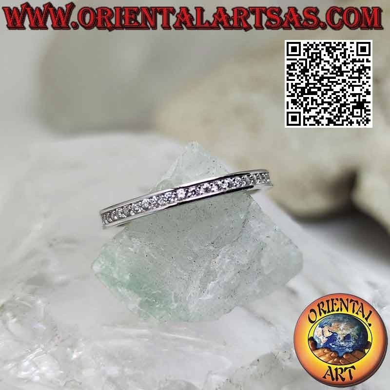 Anello in argento a fedina "veretta" bordata tempestata da zirconi bianchi incastonati (2 mm)
