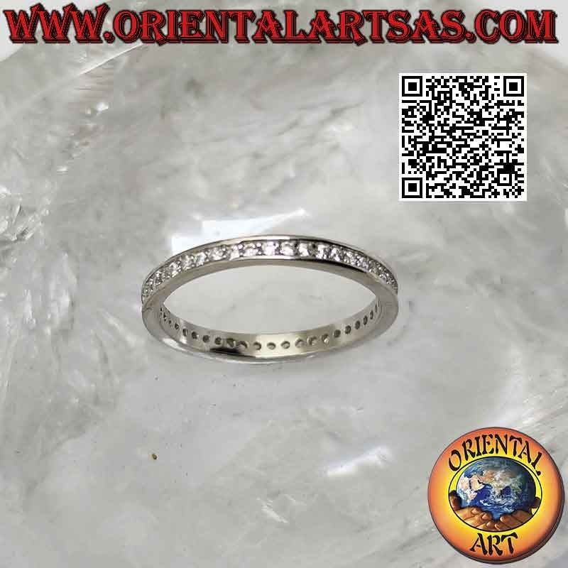 Anillo de plata con banda "Eternity" tachonada de circonitas blancas (2 mm)