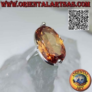 Bague en argent avec gros zircon champagne serti ovale sur une monture simple