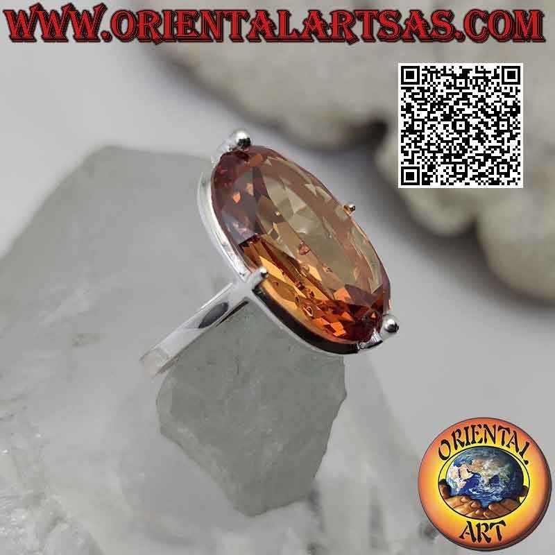 Anello in argento con grande zircone champagne incastonato ovale su montatura semplice