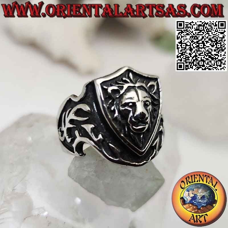 Ring aus Chirurgenstahl (316L), seitlich Emblem mit Löwe und Schwert im Flachrelief