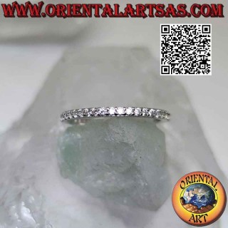 Bague en argent avec bande "Eternity" sertie de zircons blancs (2 mm)