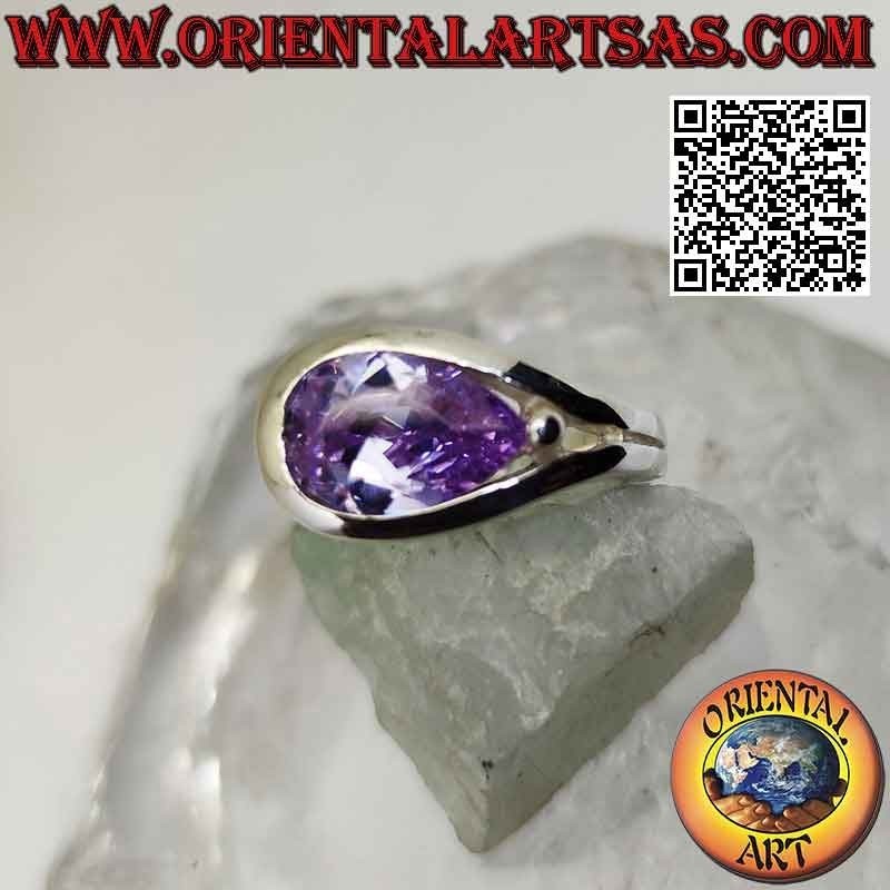 Anillo de plata rodiada con zirconitas cruzadas rosas en engaste liso