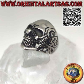 Anello in acciaio chirurgico (316L), teschio liscio con decoro e 13 incisi su un lato