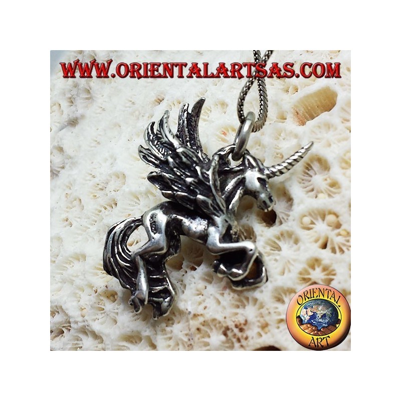pendentif en argent Pegasus dimensions