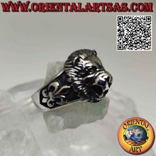 Anello in acciaio chirurgico (316L), testa di leone e giglio a bassorilievo sui lati