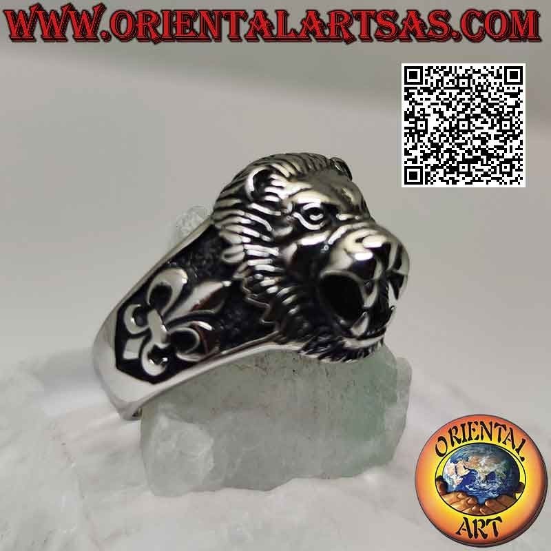 Anillo de acero quirúrgico (316L), cabeza de león y lirio en bajorrelieve en los laterales