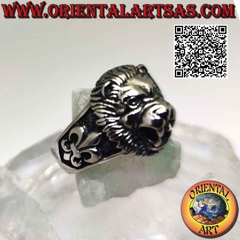 Anillo de acero quirúrgico (316L), cabeza de león y lirio en bajorrelieve en los laterales