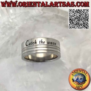 Anello in acciaio chirurgico (316L), fascia piatta incisa con scritta "catch the wave" da 8 mm