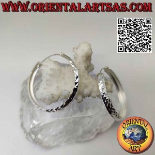 Pendientes de plata con círculo tragus de diamantes de 40 mm de ancho.
