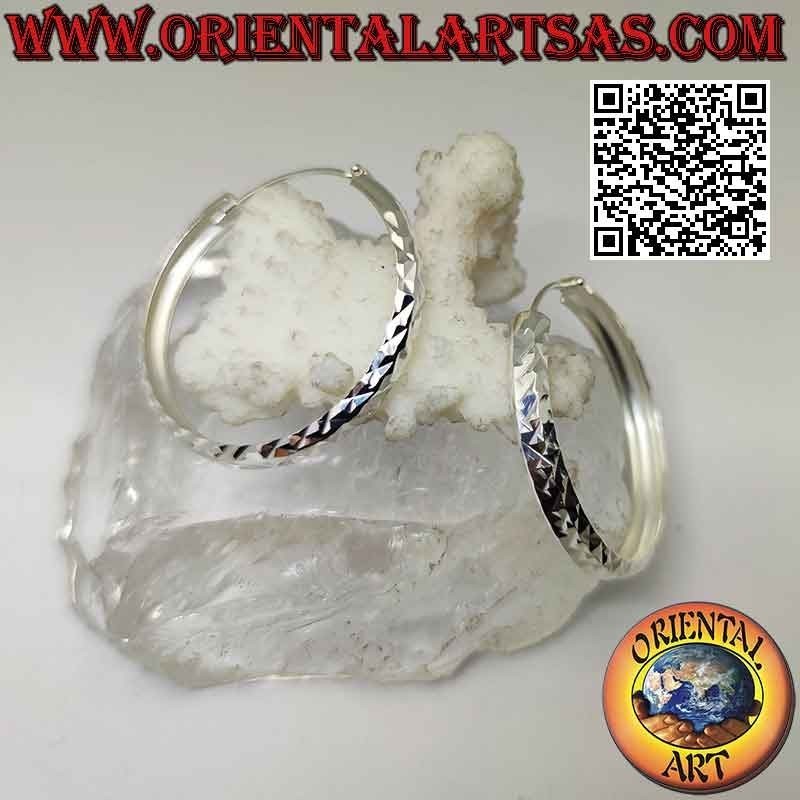 Pendientes de plata con círculo tragus de diamantes de 40 mm de ancho.