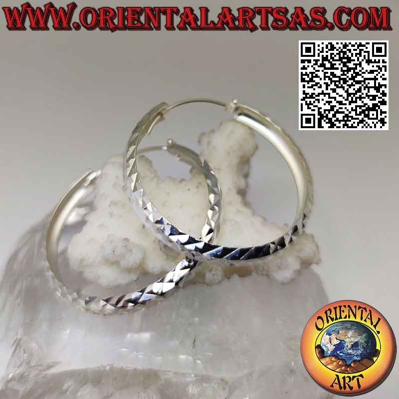 Pendientes de plata con círculo tragus de diamantes de 40 mm de ancho.