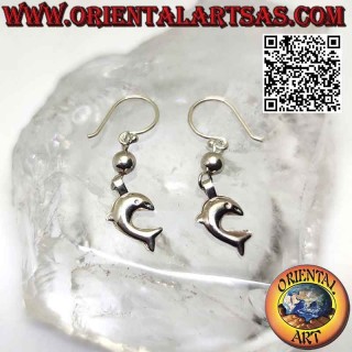 Boucles d'oreilles à levier en argent avec boule et pendentif dauphin