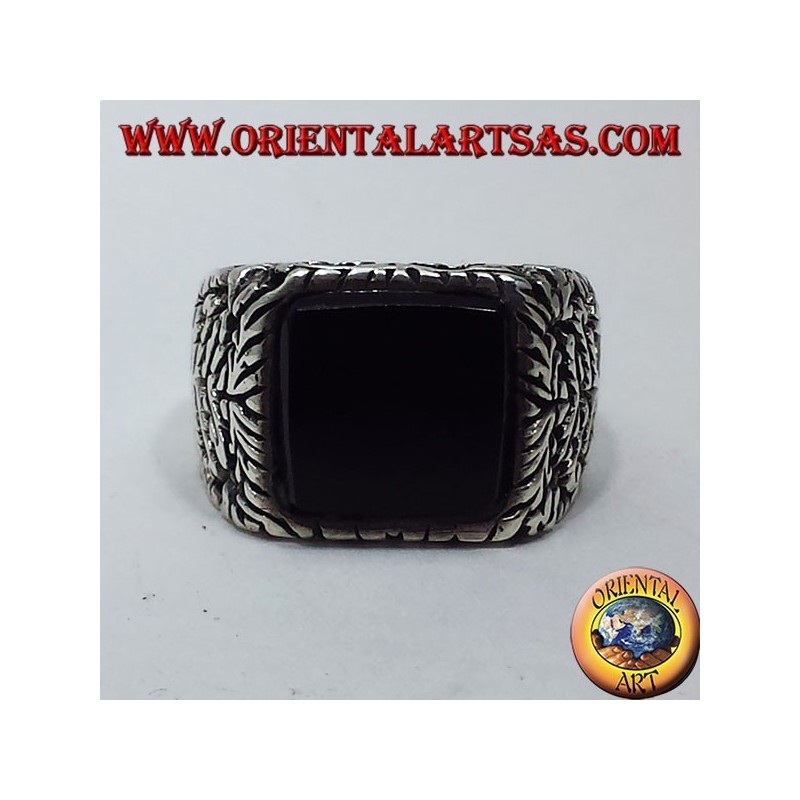 Bague en argent incrusté d'onyx