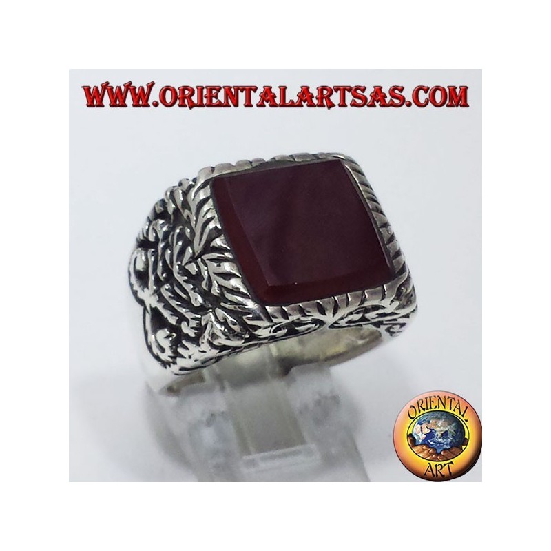 anillo de plata con incrustaciones de cornalina