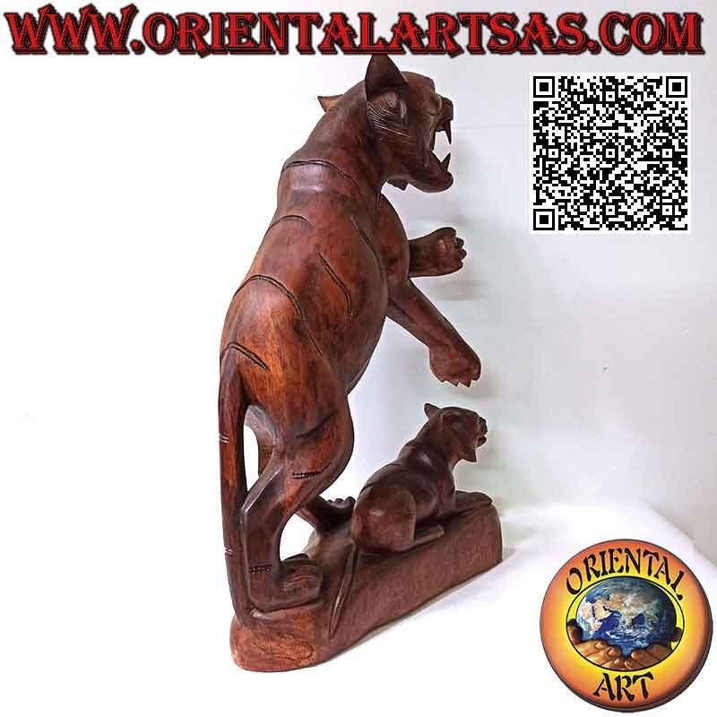 Escultura de tigre gruñendo de madera de suar de 51 cm con cachorro (esculpida a mano a partir de un solo bloque) (izquierda)