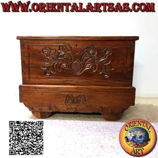 Chest with floral bas-relief decoration and 115 cm teak wood wheels