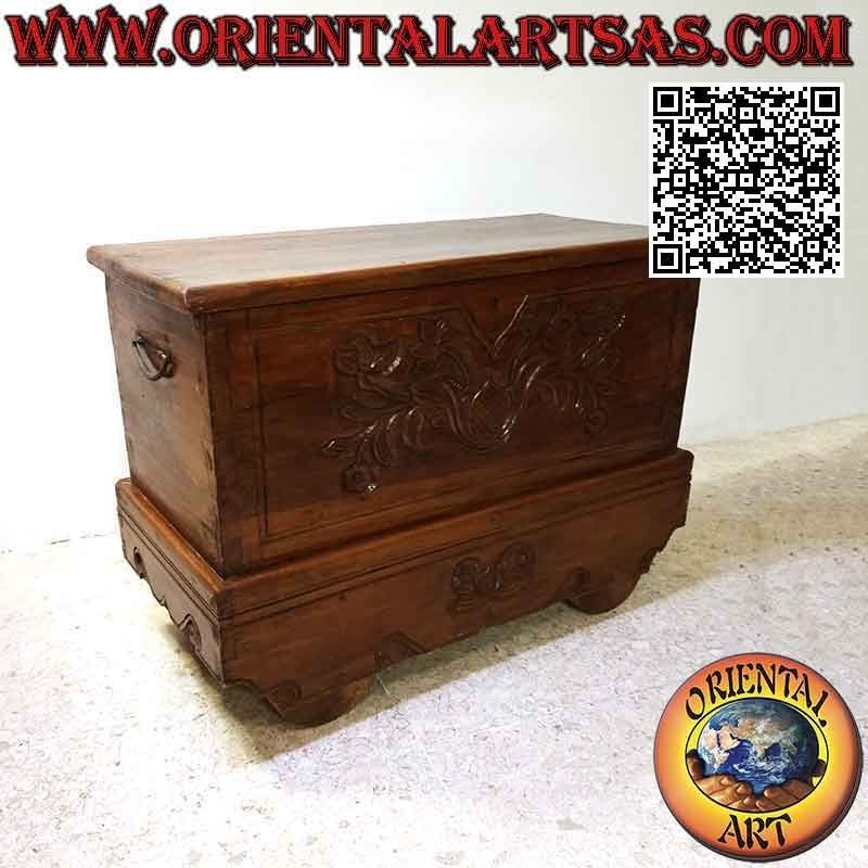 Cómoda con decoración floral en bajorrelieve y ruedas de madera de teca de 115 cm