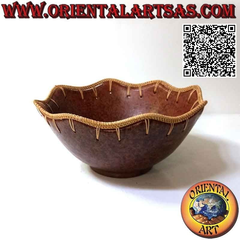Cuenco de los aborígenes de Lombok en terracota y borde de mimbre ondulado de 28 cm