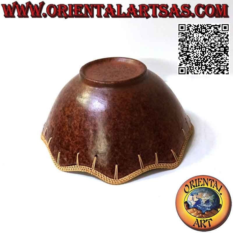 Cuenco de los aborígenes de Lombok en terracota y borde de mimbre ondulado de 28 cm
